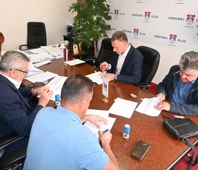 ЗА РЕКОНСТРУКЦИЈУ СЕДАМ УЛИЦА 1.050.000 КМ