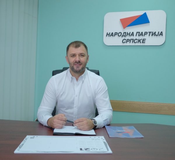 KNEŽEVIĆ UPUTIO OTVORENO PISMO LJEVNAJIĆU: „Zašto ne postoje obavijesti da vjerski obredi nisu dozvoljeni na javnim površinama?“