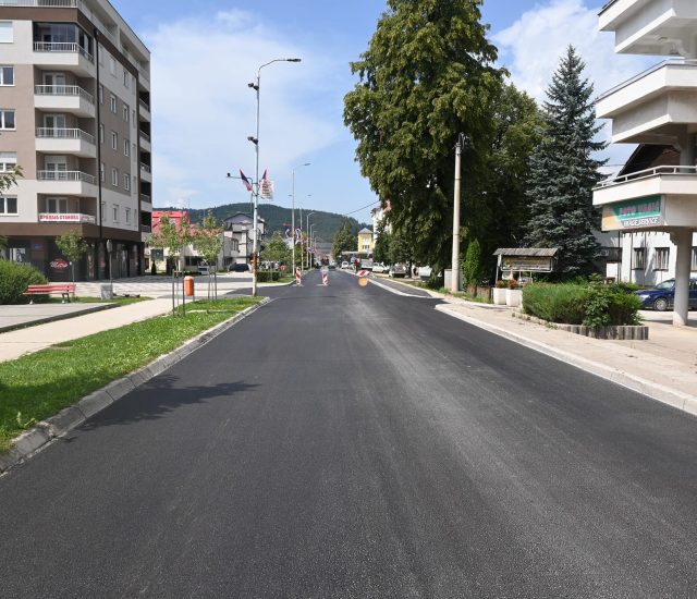 ЗАВРШЕНА РЕКОНСТРУКЦИЈА ГЛАВНЕ УЛИЦЕ У ЦЕНТРУ ОПШТИНЕ