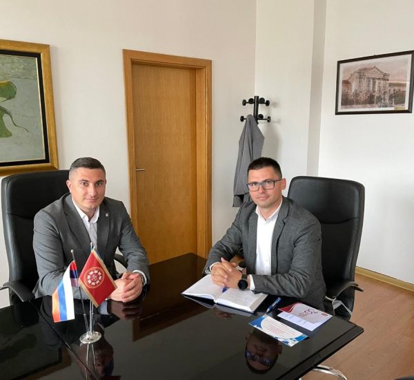 Предсједник Скупштине општине Пале Дамјан Шкипина посјетио је Економски факултет Пале