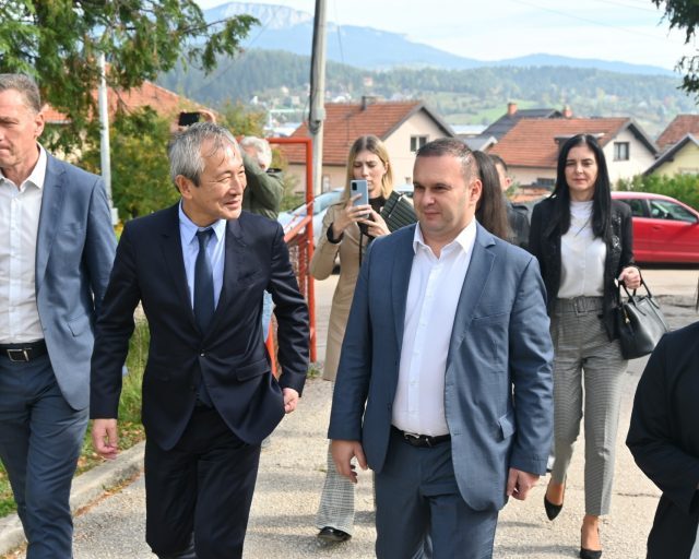 РЕКОНСТРУИСАН КРОВ НА СРЕДЊОШКОЛСКОМ ЦЕНТРУ „ПАЛЕ“