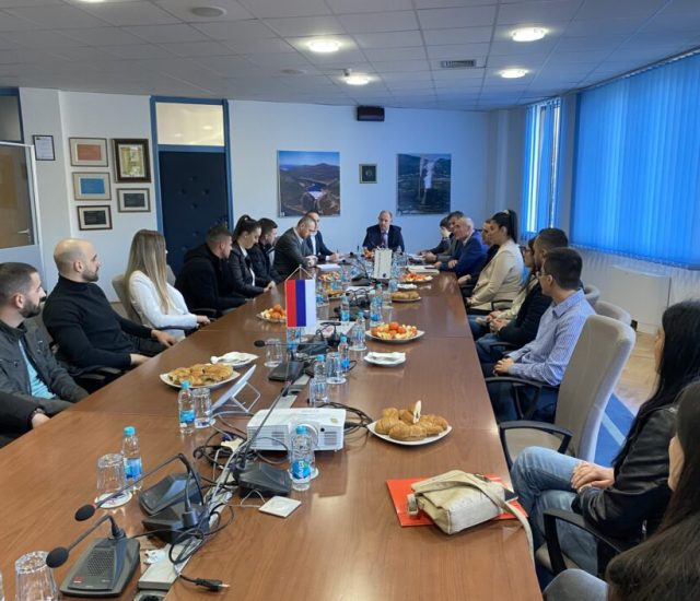 Pripravnički staž i zaposlenje za 18 visokoobrazovanih mladih ljudi sa javnih univerziteta