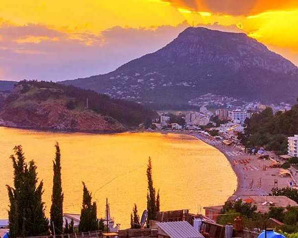 Било једном једно Сутоморе: Новогодишње сећање на безбрижна лета у последњем уточишту парадајз-туризма